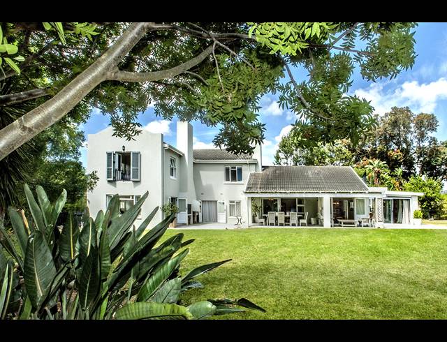 4 BEDROOM HOUSE FOR SALE IN CONSTANTIA